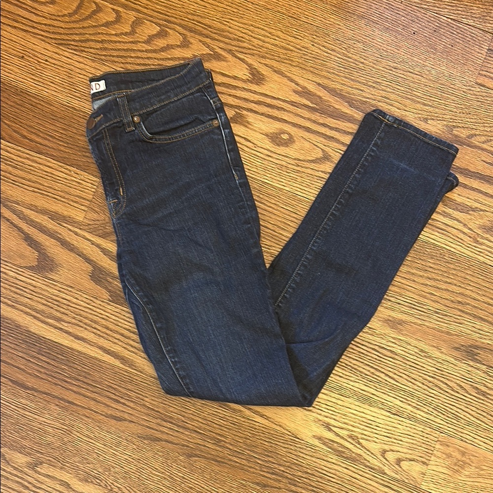 EUC J Brand Dark Wash Jeans; 28